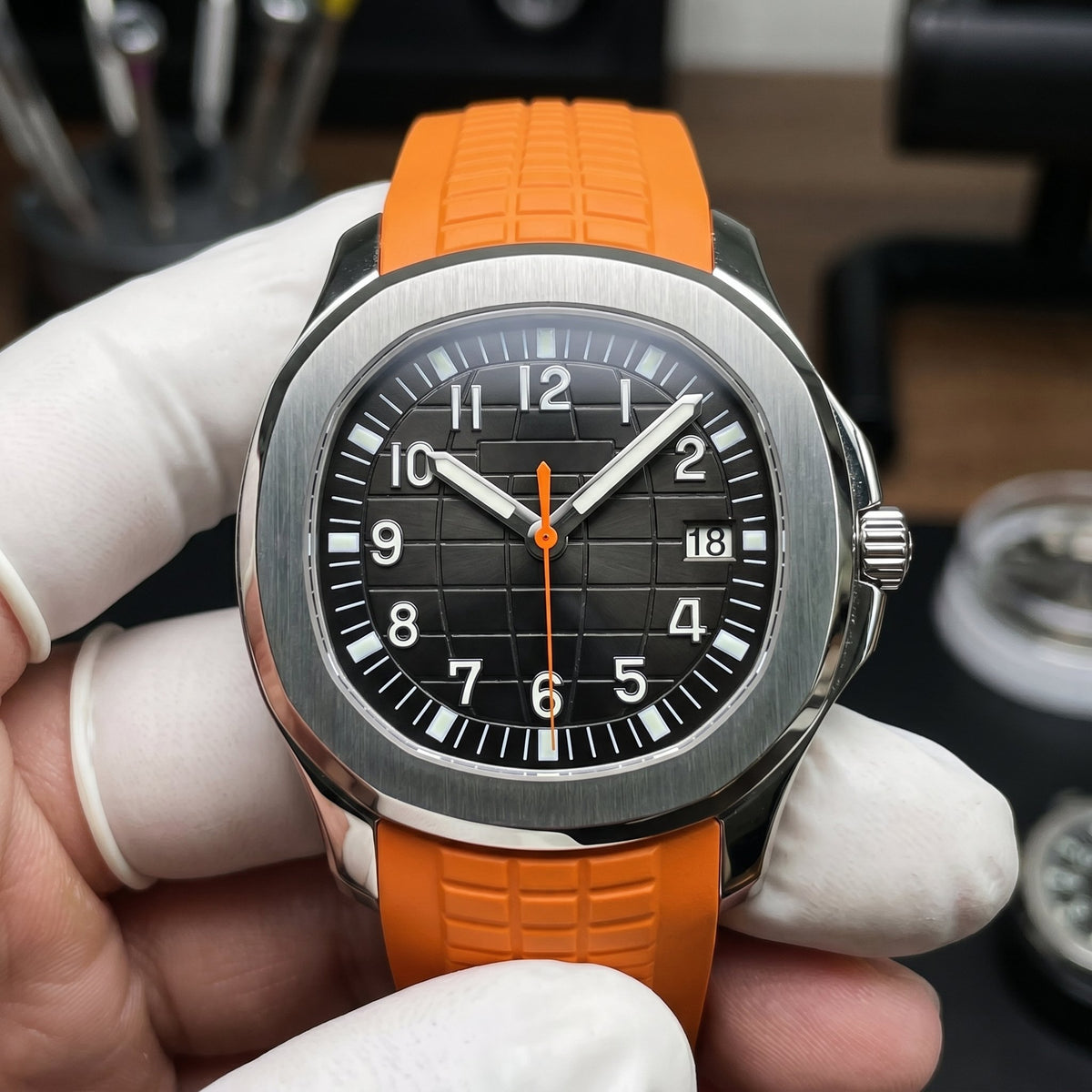 Aqua Mod – Black Dial Orange Accent – 41mm – Automatic - close-up detail