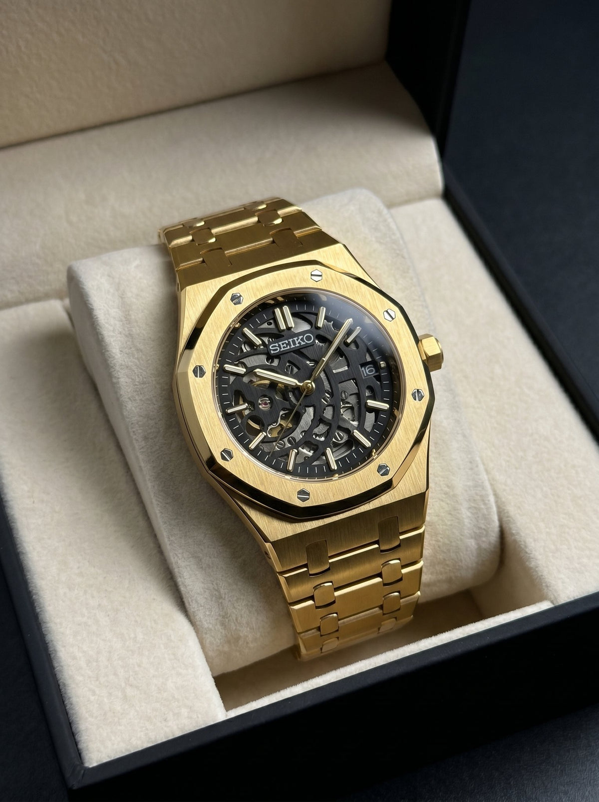 Automatic - 41.5mm - Steel caseback - in presentation box