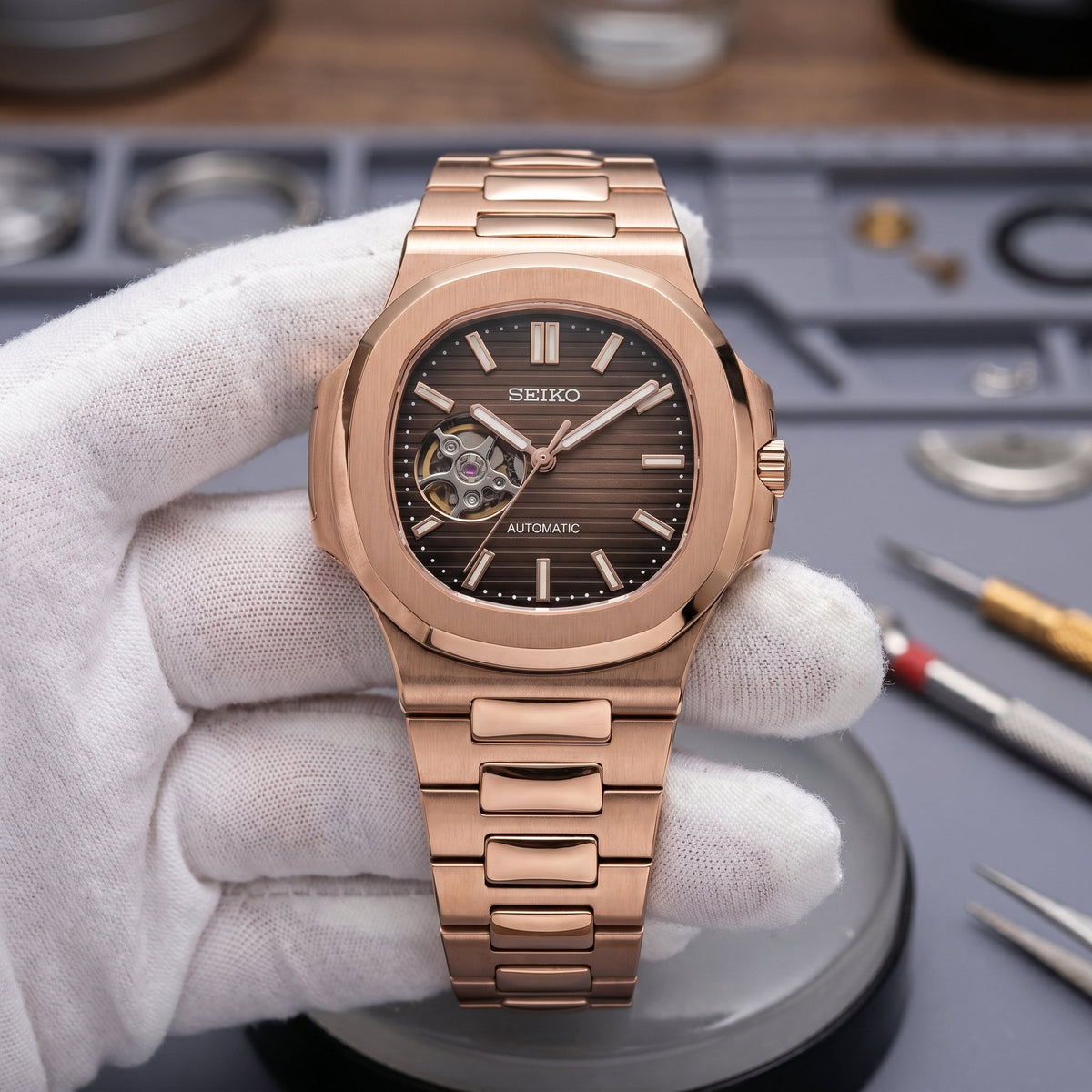 Automatic - 41mm - Steel caseback - close-up detail