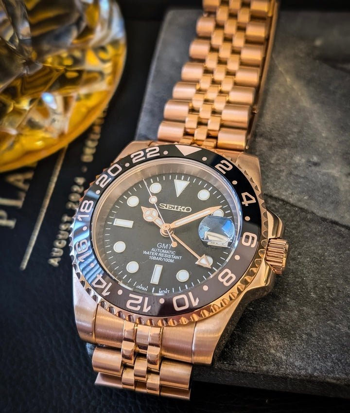 GMT Mod – Rose Gold · Brown-Black Bezel · Jubilee – 40mm – Automatic GMT — with Seiko logo