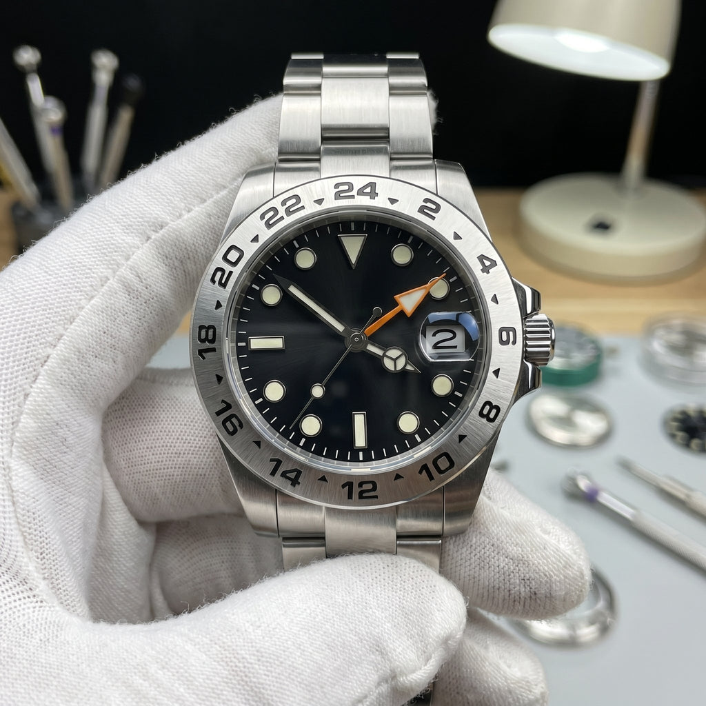 GMT Mod – Steel · Black Bezel · Orange GMT – 40mm – Automatic GMT - close-up detail