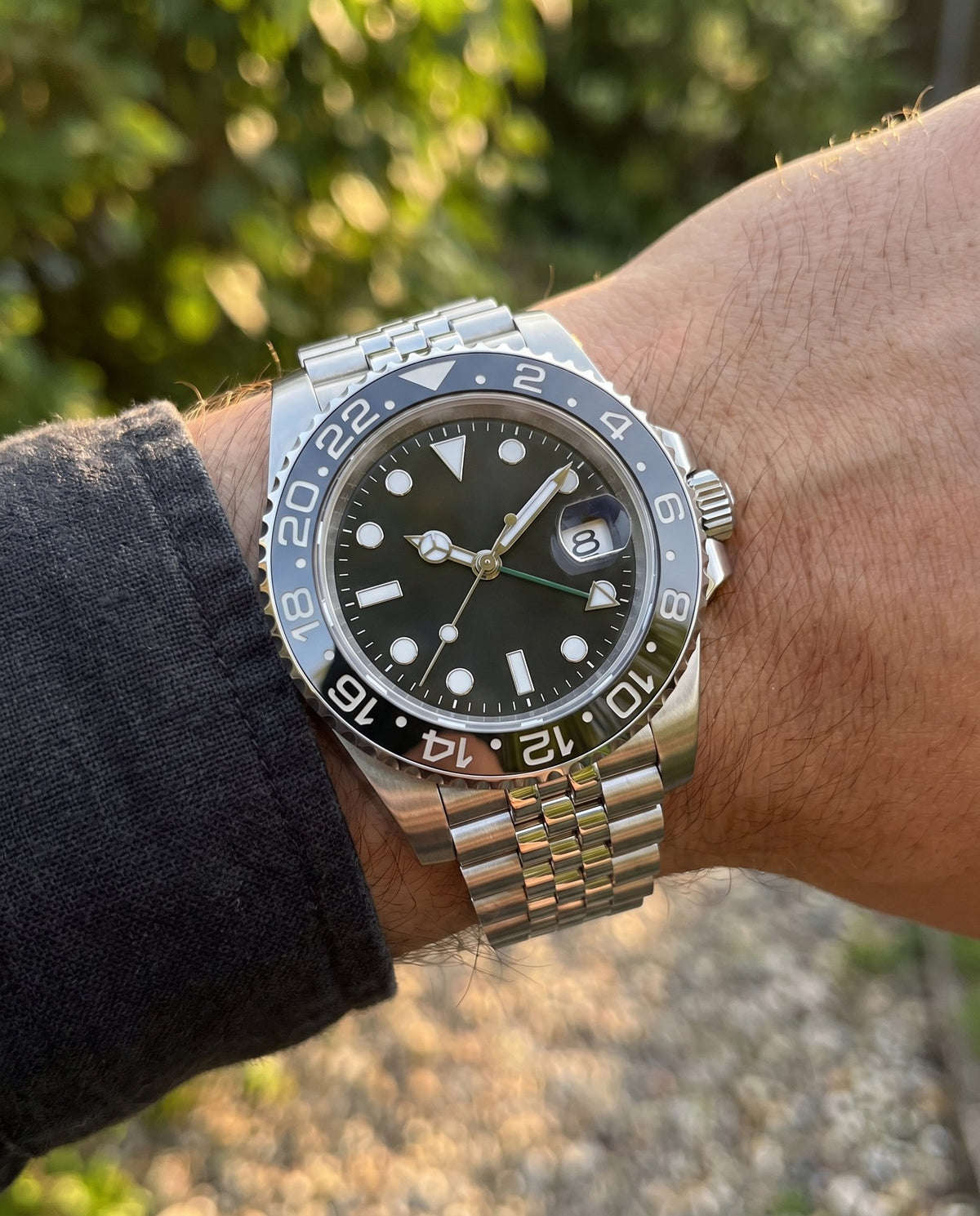 GMT Mod – Steel · Black-Grey Bezel · Jubilee – 40mm – Automatic GMT - on-wrist lifestyle
