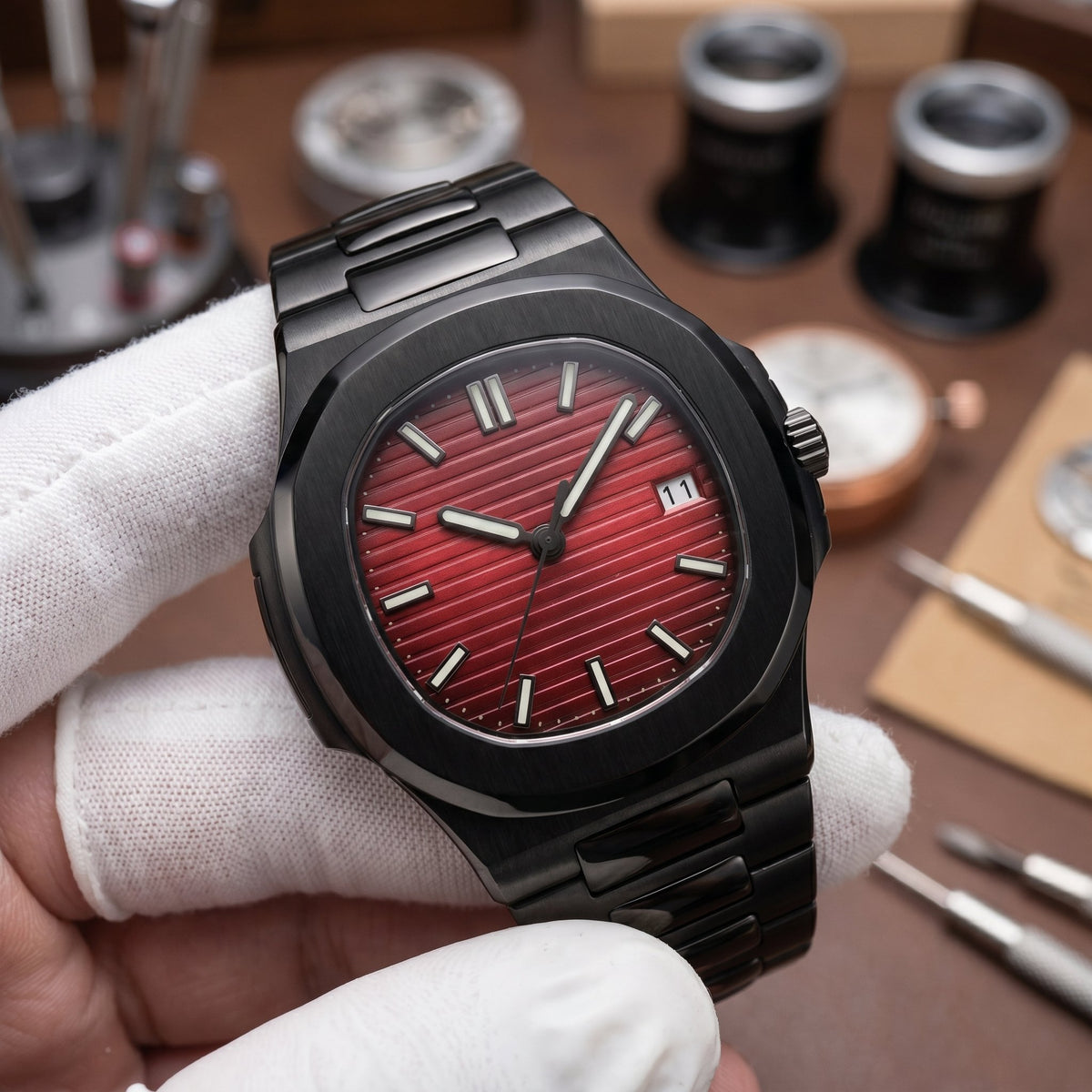 Naut Mod – Black PVD · Red Dial · Rubber – 41mm – Automatic - close-up detail