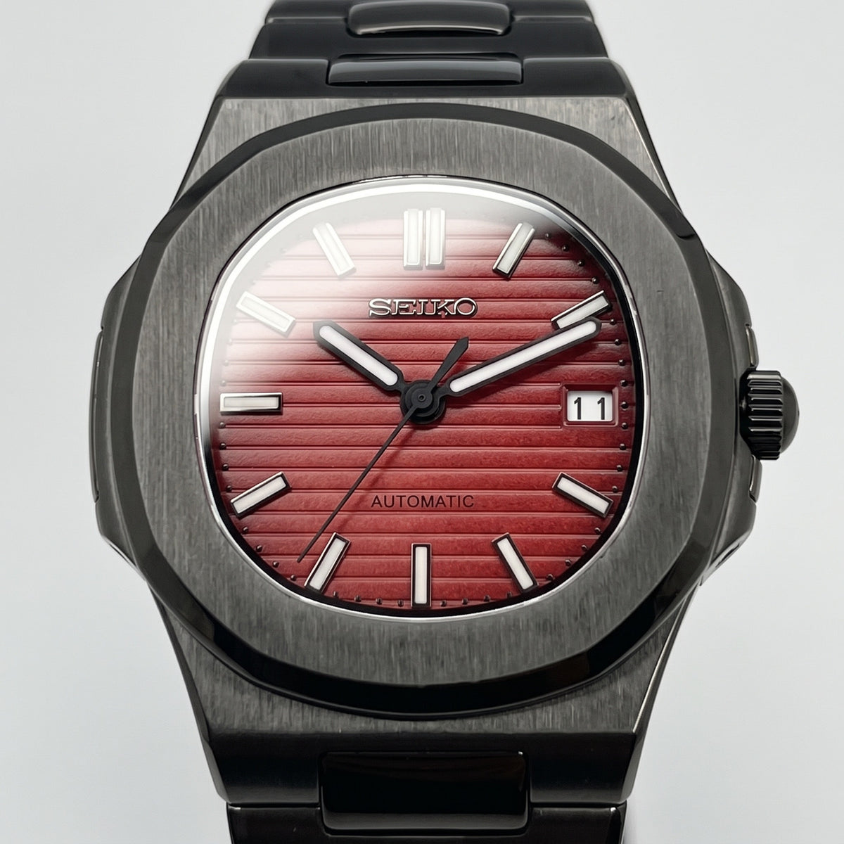 Naut Mod – Black PVD · Red Dial · Rubber – 41mm – Automatic – dial detail