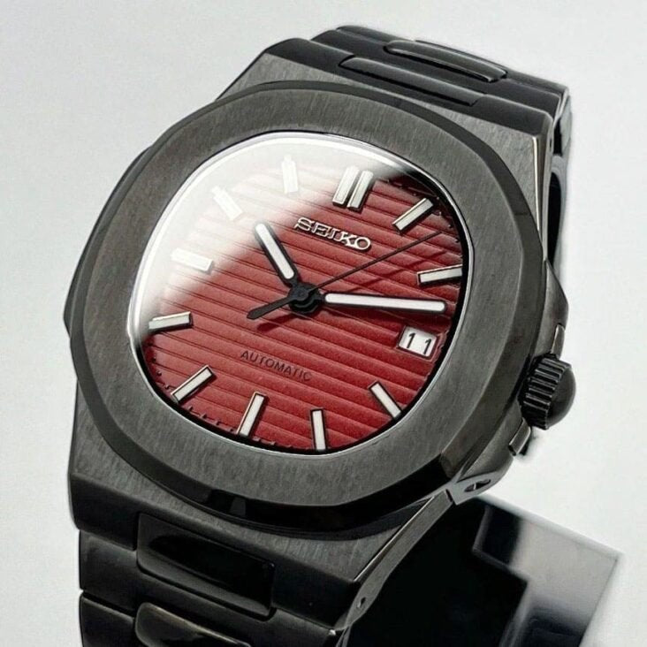 Naut Mod – Black PVD · Red Dial · Rubber – 41mm – Automatic — with Seiko logo