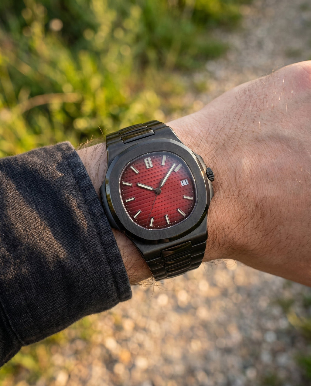 Naut Mod – Black PVD · Red Dial · Rubber – 41mm – Automatic - on-wrist lifestyle