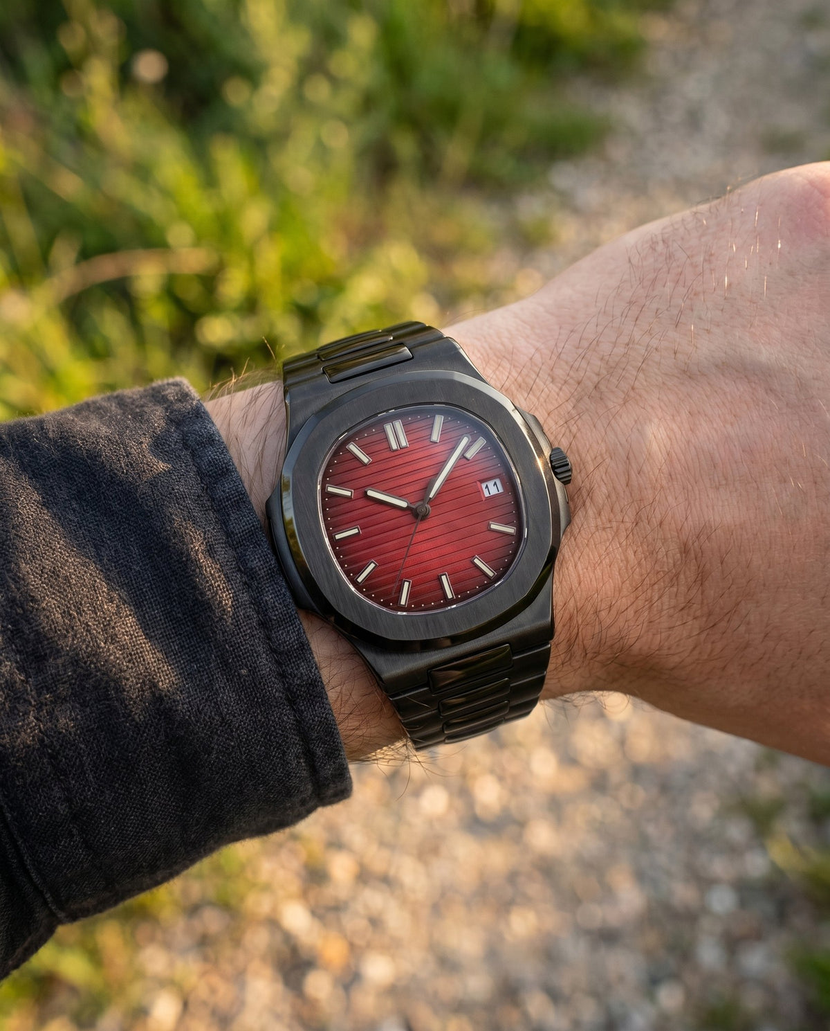 Naut Mod – Black PVD · Red Dial · Rubber – 41mm – Automatic - on-wrist lifestyle