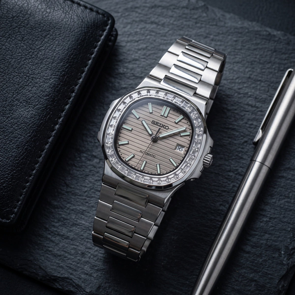 Naut Mod – Steel · Diamond Bezel · Grey Dial – 41mm – Automatic – lifestyle flat lay