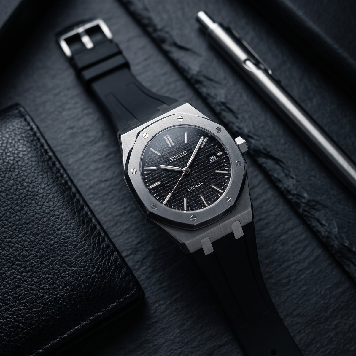 Oak Mod – Black PVD · Black Dial · Rubber – 41mm – Automatic – lifestyle flat lay