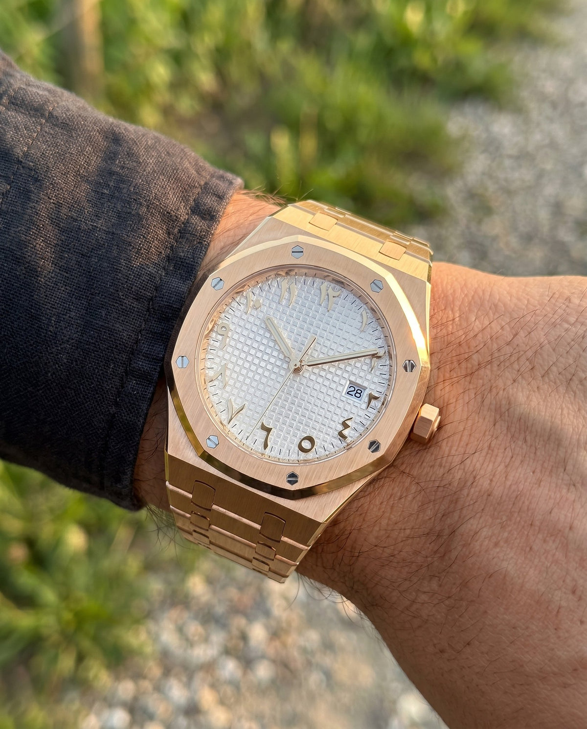 Oak Mod – Rose Gold · MOP Arabic Dial – 41mm – Automatic - on-wrist lifestyle