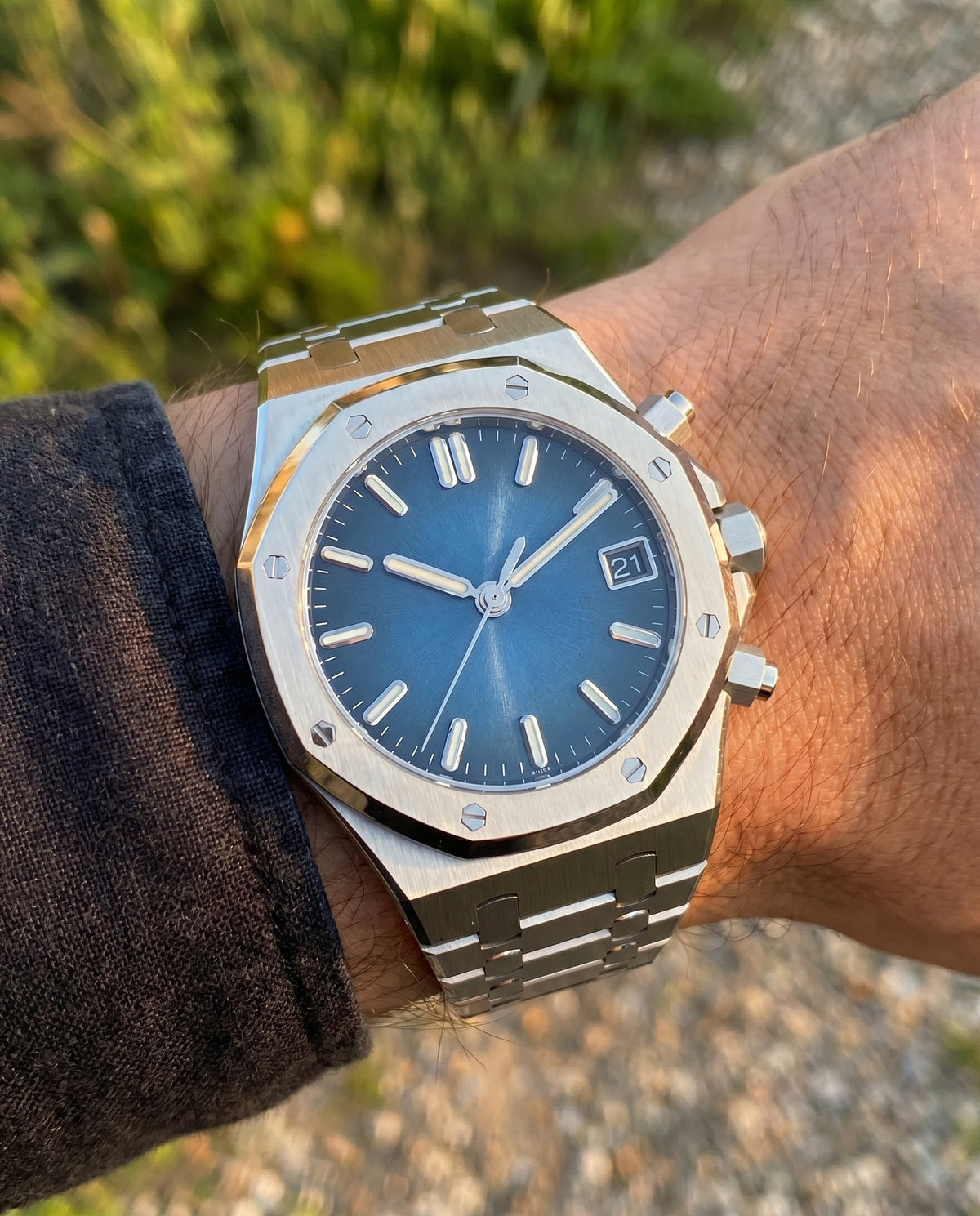 Oak Mod – Steel · Blue Dial – 41mm – Automatic - on-wrist lifestyle