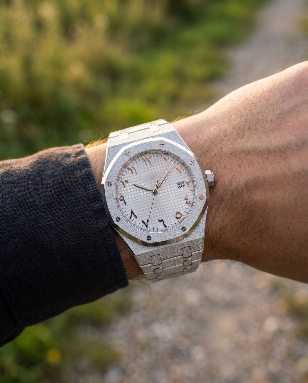Oak Mod – Steel · Frosted Silver Dial – 41mm – Automatic - on-wrist lifestyle