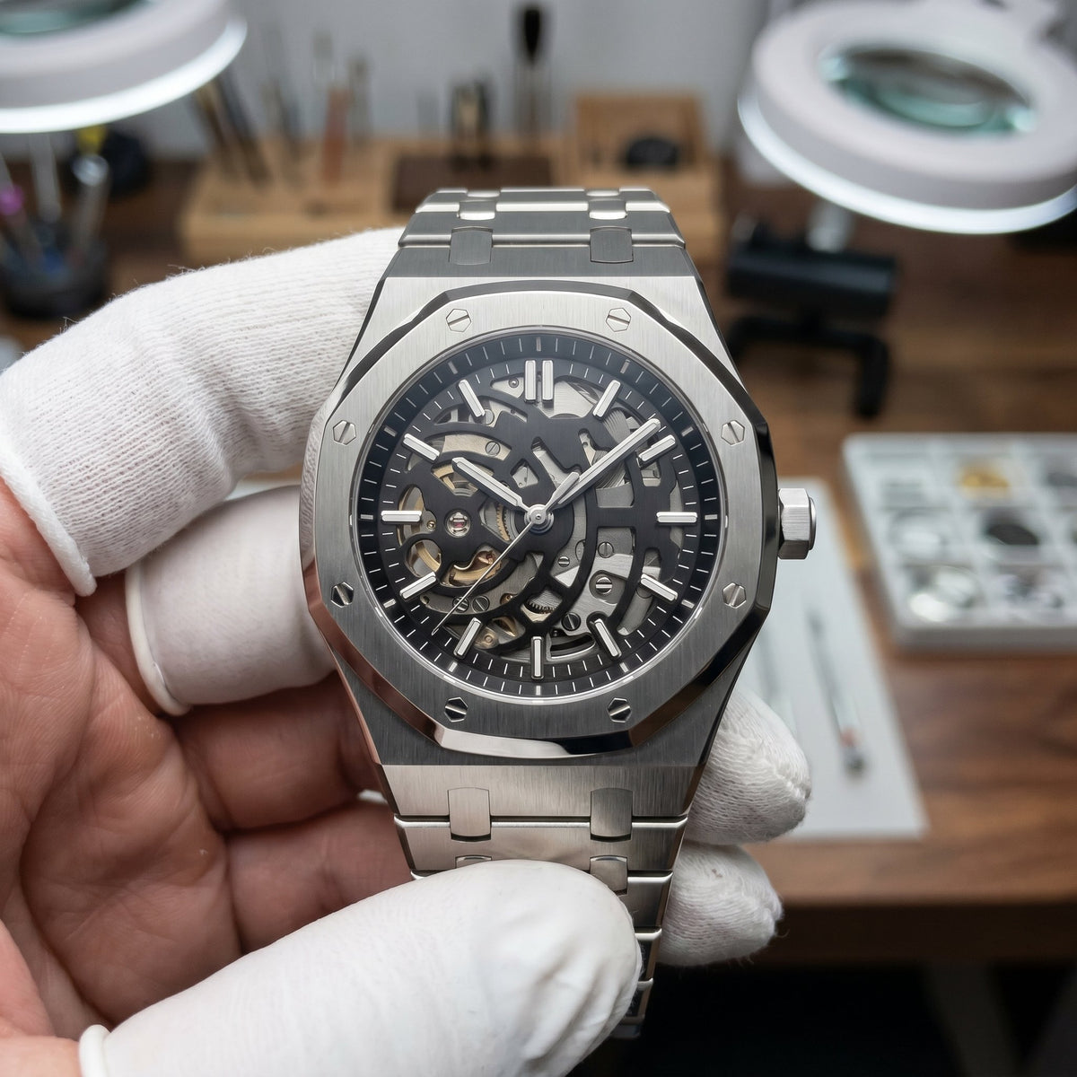 Oak Mod – Steel · Open-Heart Dial – 41mm – Automatic - close-up detail