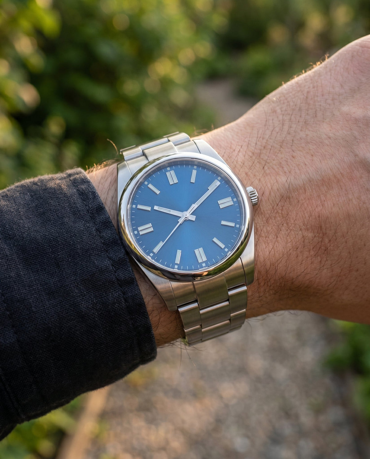 Oyst Mod – Blue Dial – 39mm – Automatic - on-wrist lifestyle