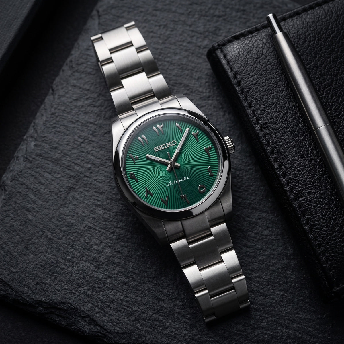 Oyst Mod – Green Dial – 39mm – Automatic – lifestyle flat lay