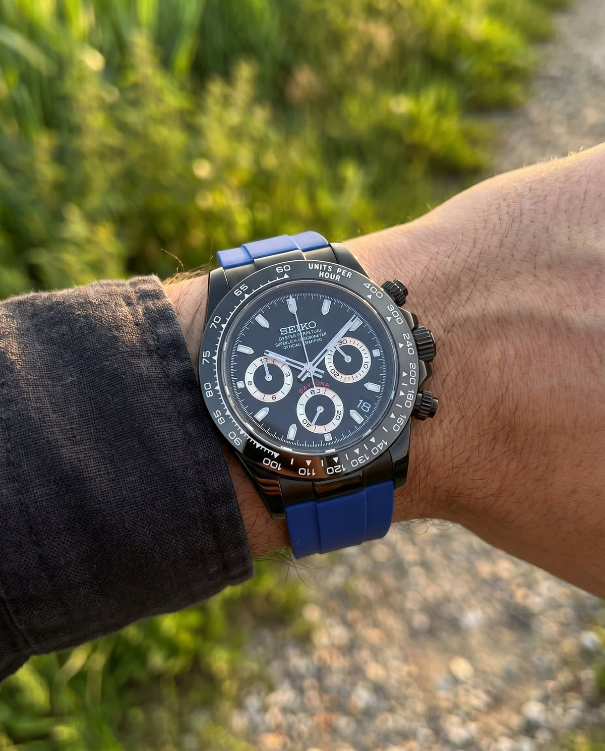 Quarz Movement - 40mm - Steel caseback - on-wrist lifestyle