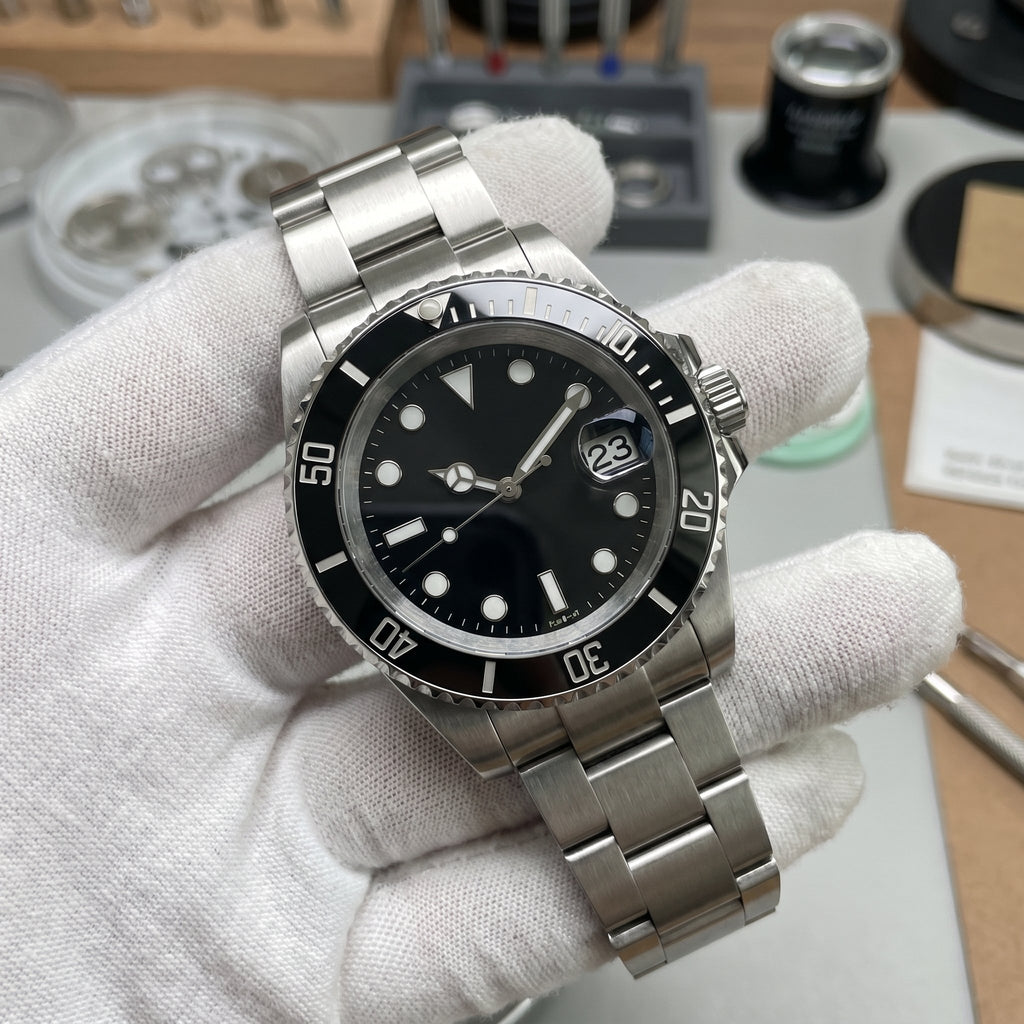 Sub Mod – Black Dial – 40mm – Automatic - close-up detail