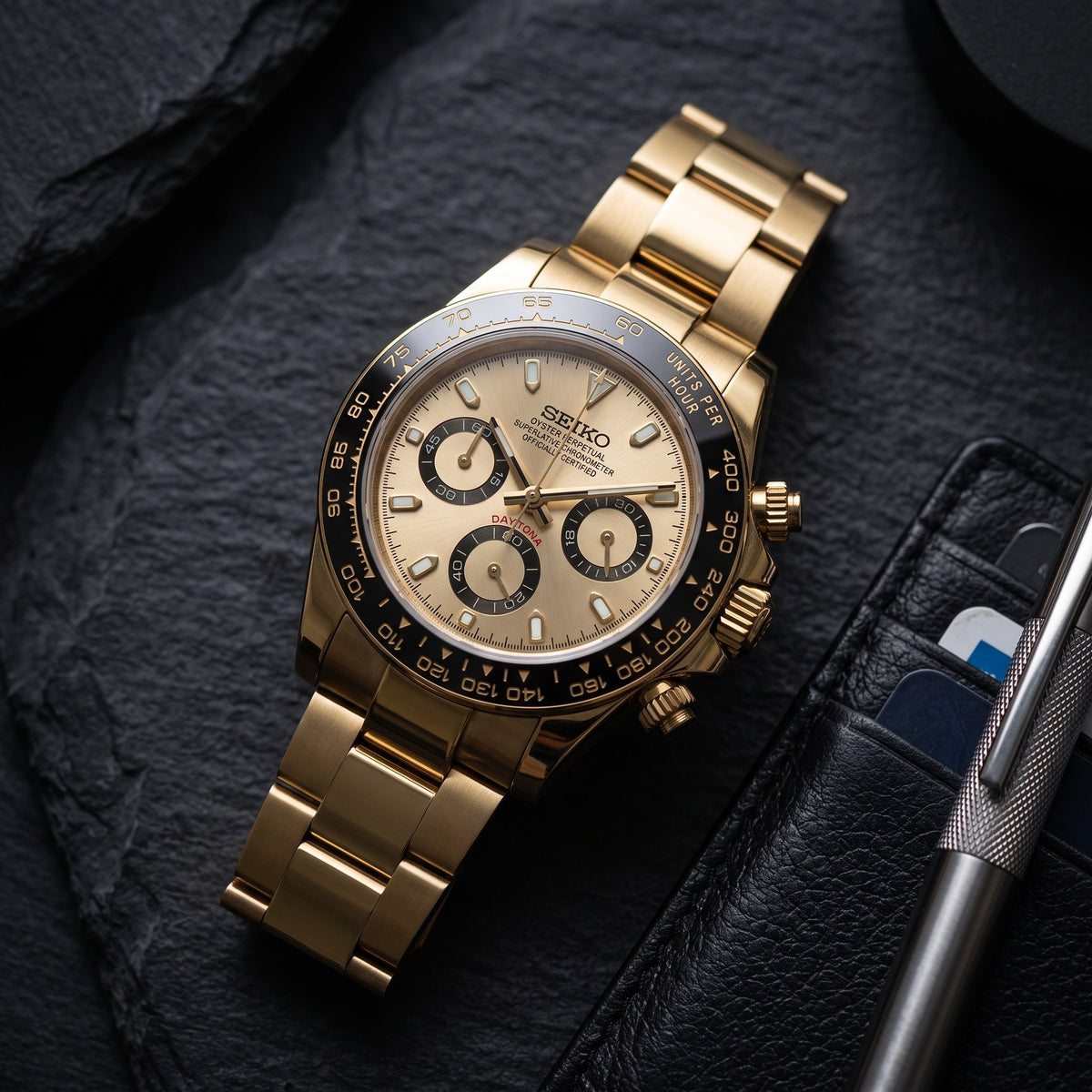 Tona Mod – Gold · Champagne Dial – 40mm – Chronograph – lifestyle flat lay
