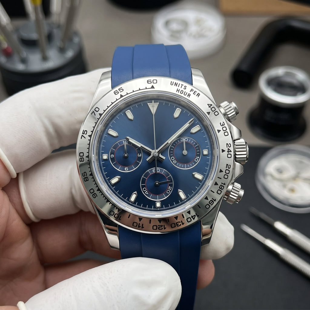 Tona Mod – Steel · Blue Dial · Rubber – 40mm – Chronograph - close-up detail