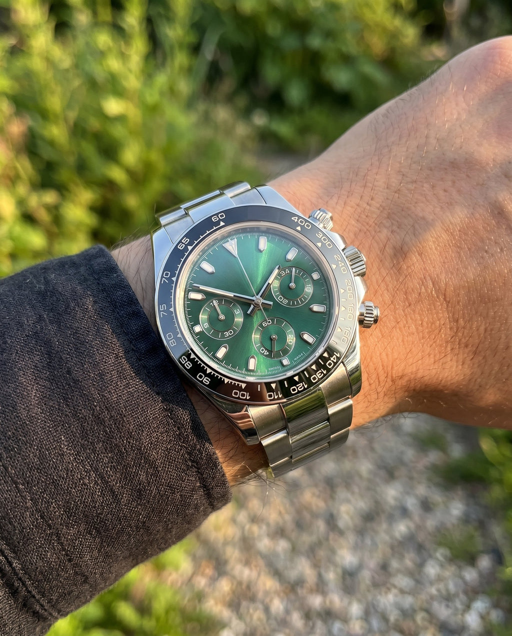 Tona Mod – Steel · Green Dial – 40mm – Chronograph - on-wrist lifestyle