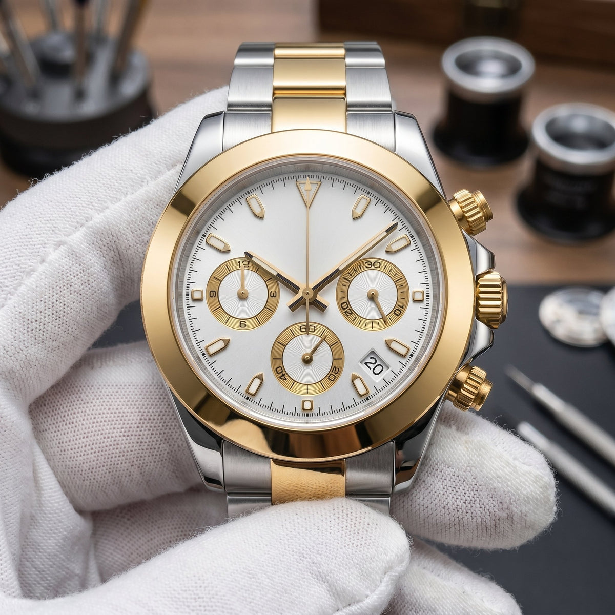 Tona Mod – Two-Tone Gold · White Dial · Rubber – 40mm – Chronograph - close-up detail